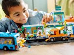 LEGO City 60335 - Bahnhof - Produktbild 02